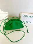foto di Mini Pouch BOTTEGA VENETA in Pelle di Agnello