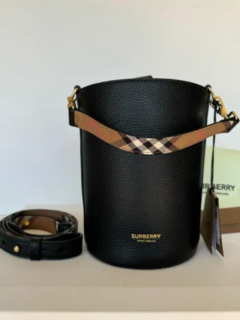 Borsa Burberry Bucket in pelle martellata